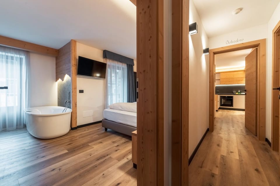 Bed, Bathroom, TV and multimedia, Photo of the whole room, Bedroom