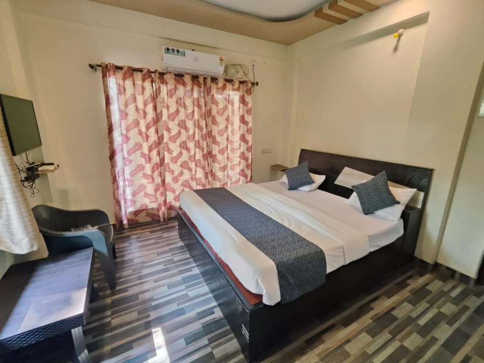Bed, TV and multimedia, Photo of the whole room