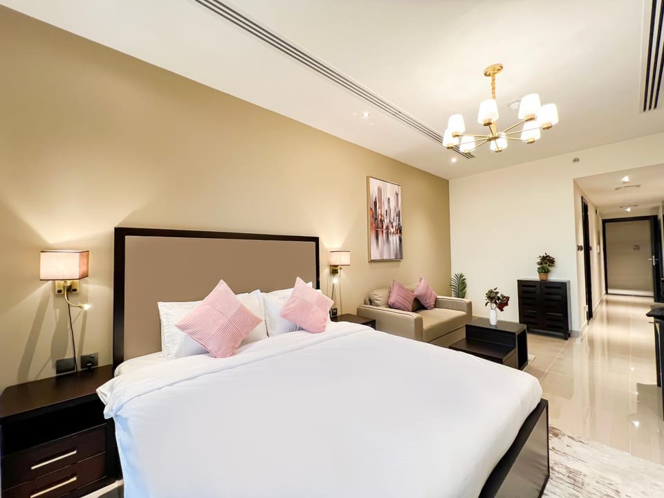 Bed, Photo of the whole room, Seating area