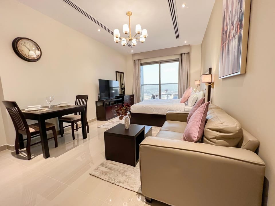 Bed, TV and multimedia, Seating area, Dining area