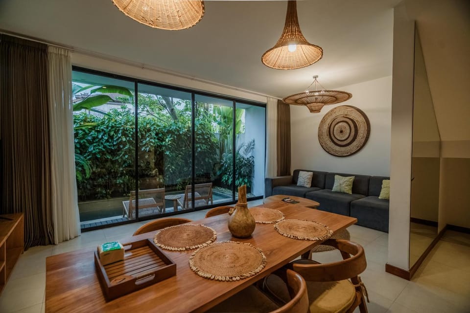 Garden, Living room, Seating area, Dining area, Garden view