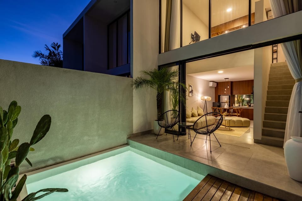 4 mins to beach/Finns/Atlas - New LUXE Pool Loft Villa in North Kuta