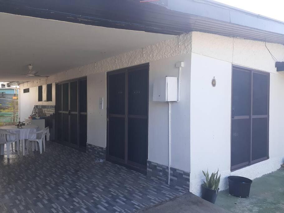 Entire 3 bedroom Fully Furnished House, 6 Guests House in Suva