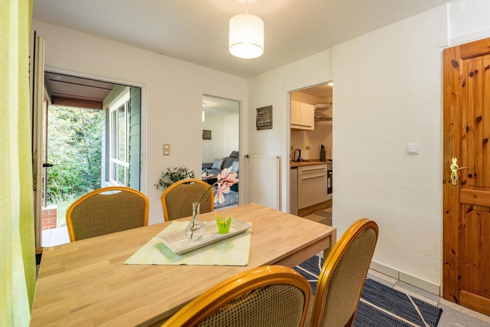 Kitchen or kitchenette, Dining area, pet friendly