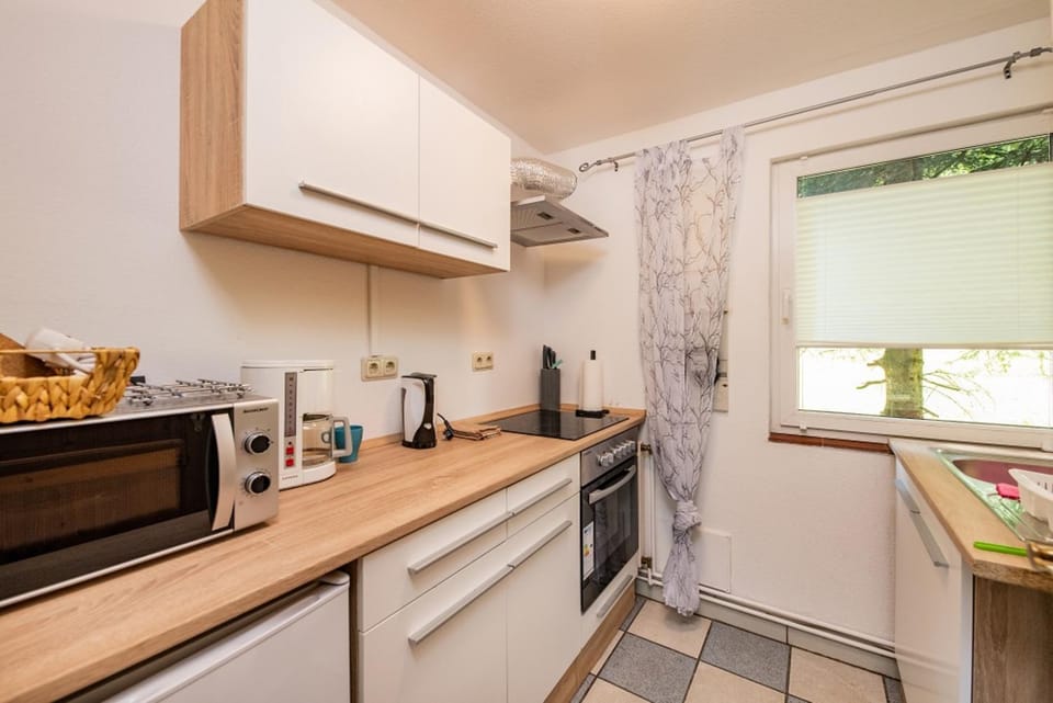 Coffee/tea facilities, Kitchen or kitchenette, oven, pet friendly, stove