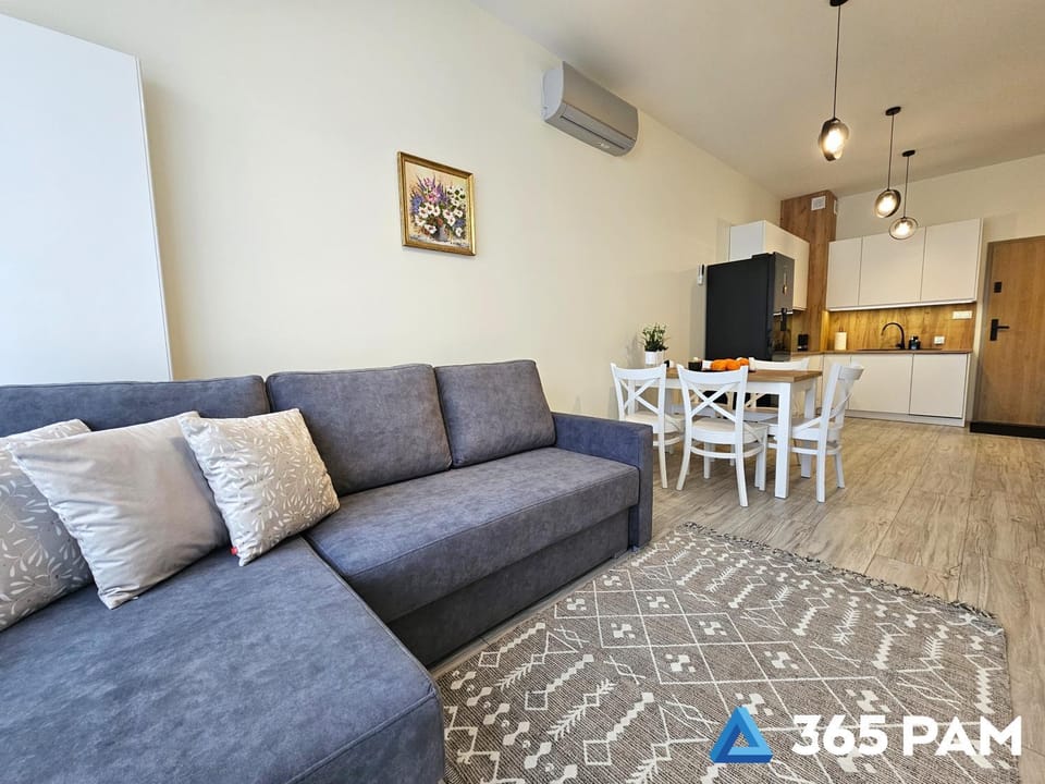 TV and multimedia, Kitchen or kitchenette, Living room, Seating area, Dining area