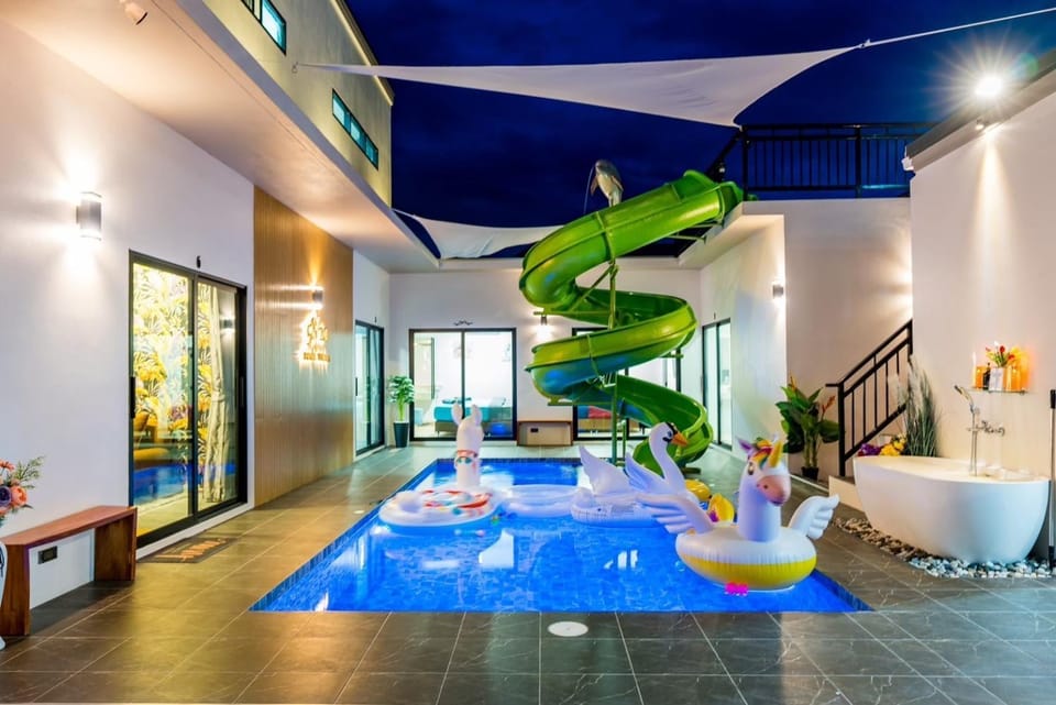 Night, Swimming pool