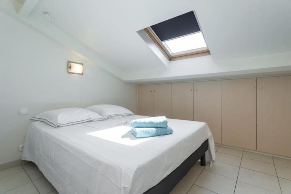 MY CASA - PORT 3 - Spacious and central w AC on the Port Apartment in Nice