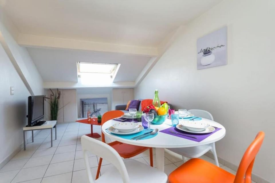 MY CASA - PORT 3 - Spacious and central w AC on the Port Apartment in Nice