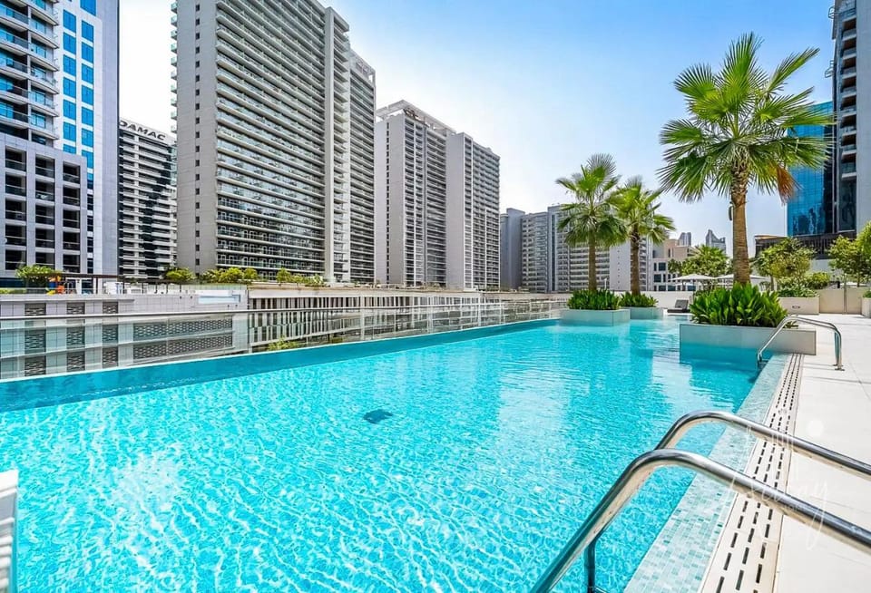 Luxurious Flat 3 Min to Burj Khalifa Sleeps 3 Apartment in Dubai