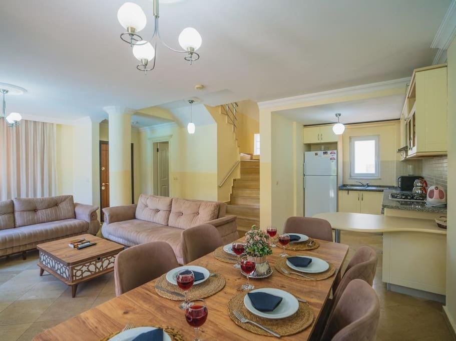 Çalış'ta Denize Sıfır 8 Kişilik Villa Pearl 4 Villa in Fethiye