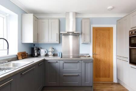 Charming Bolthole 400m to Beach House in Chichester District