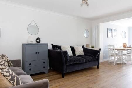 Charming Bolthole 400m to Beach House in Chichester District