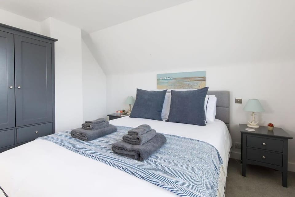 Coastal Retreat for 6 Close to Beaches House in West Wittering