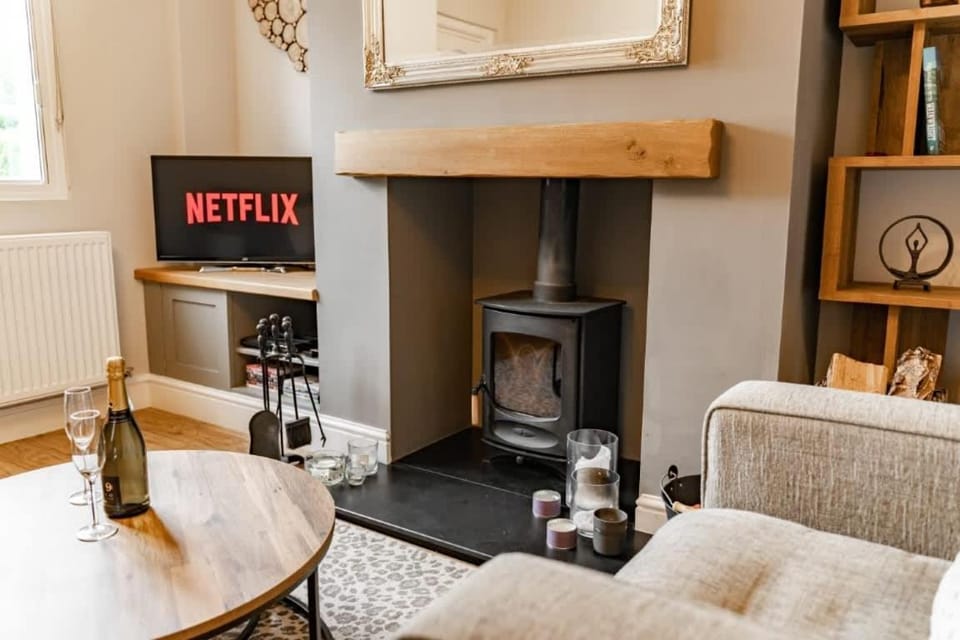 Charming Cottage close to Chester Garden Parking House in Wales