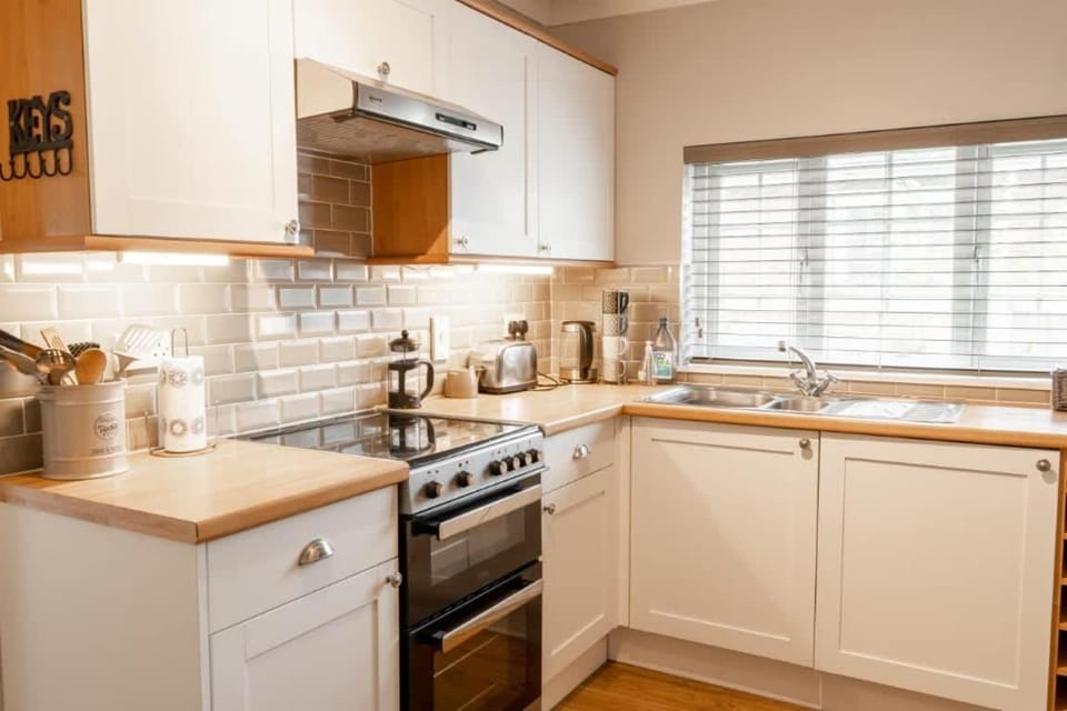 Charming Cottage close to Chester Garden Parking House in Wales