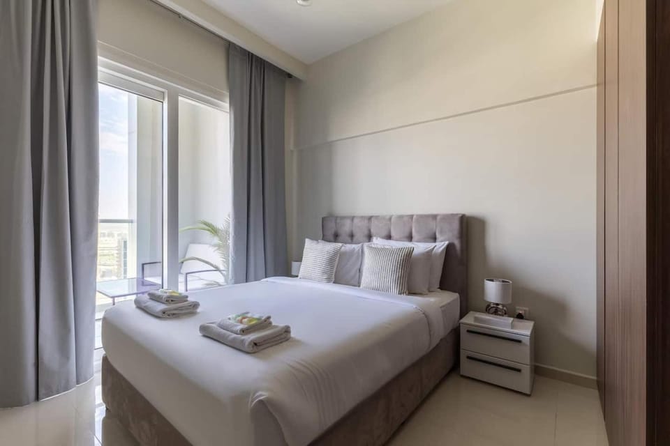 Business Bay Gem1 bd apt with Scenic Canal Views Apartment in Dubai