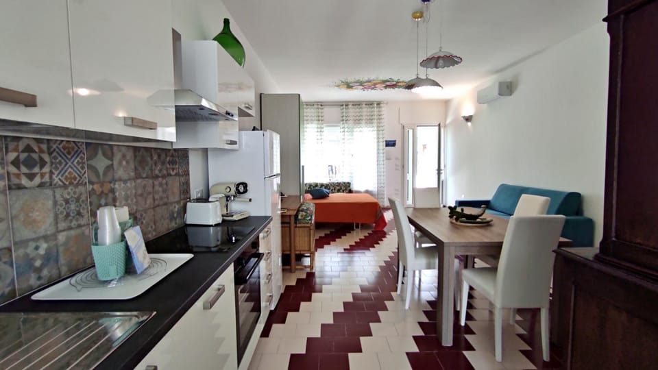 Kitchen or kitchenette, Living room, Dining area, minibar, stove, air conditioner