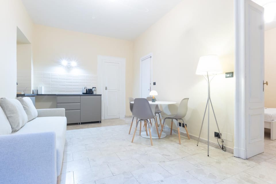 Kitchen or kitchenette, Living room, Seating area, Dining area