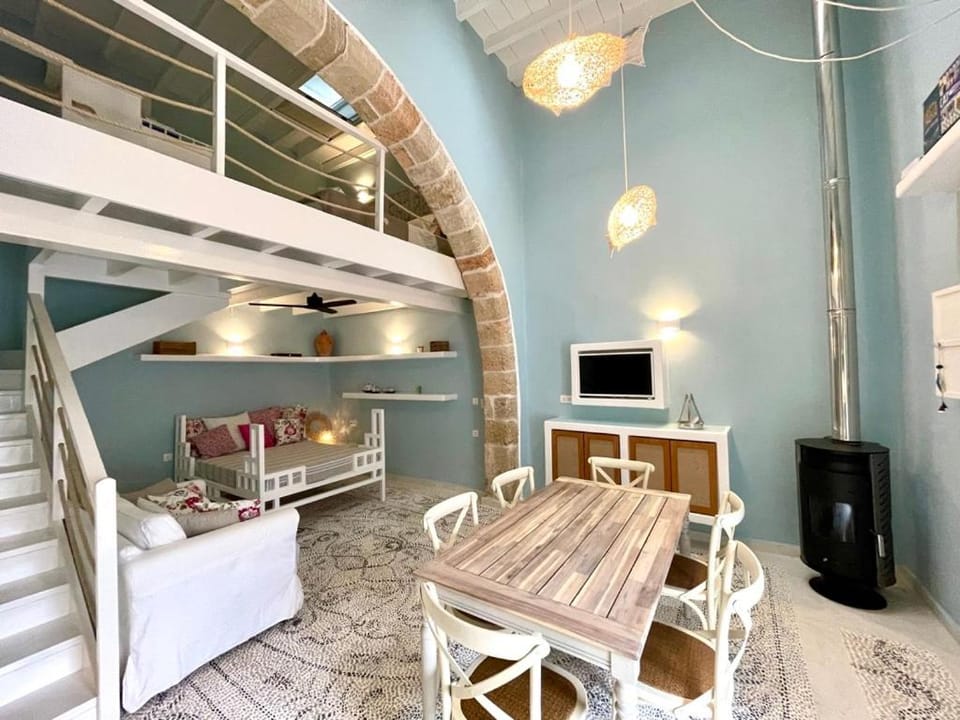 TV and multimedia, Living room, Dining area