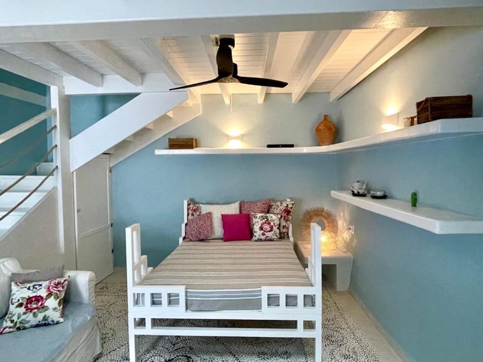 Bed, Living room, fireplace