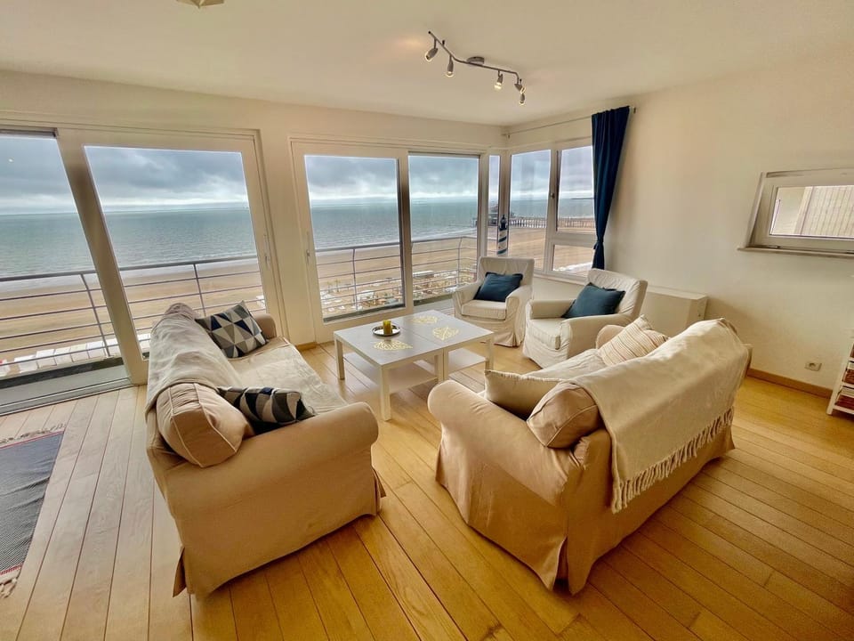 Natural landscape, TV and multimedia, Living room, Seating area, Dining area, Beach, Sea view