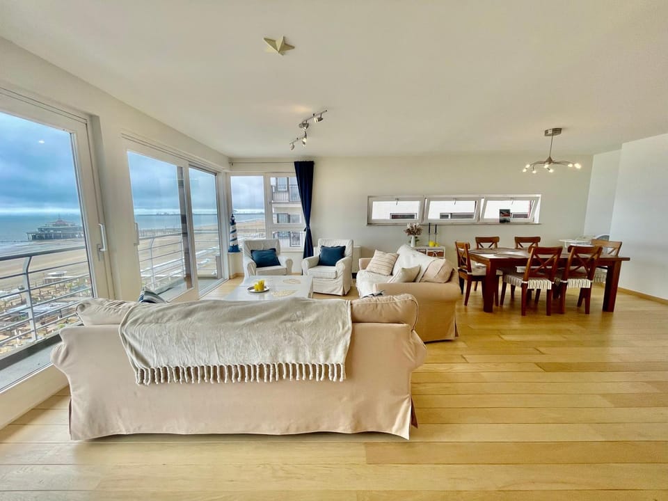 View (from property/room), Balcony/Terrace, Living room, Photo of the whole room, Seating area, Dining area
