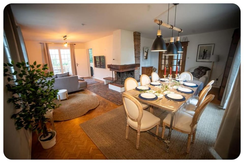 Living room, Dining area