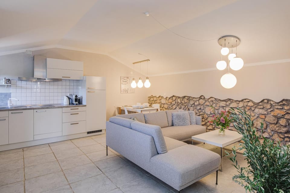 Kitchen or kitchenette, Living room, Seating area