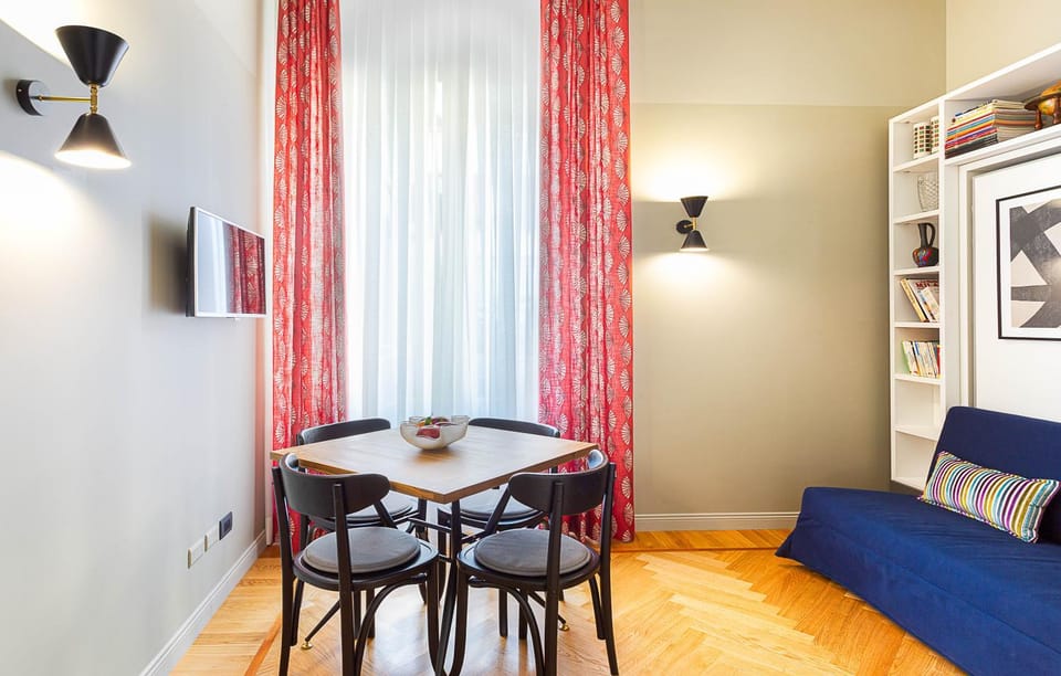 Seating area, Dining area