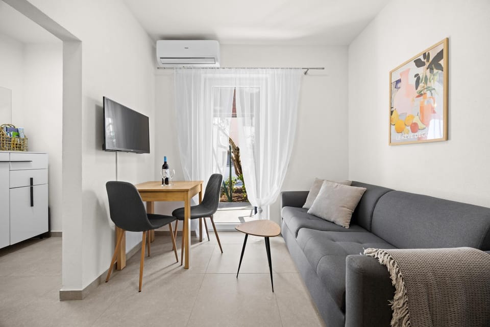 TV and multimedia, Living room, air conditioner, air conditioner