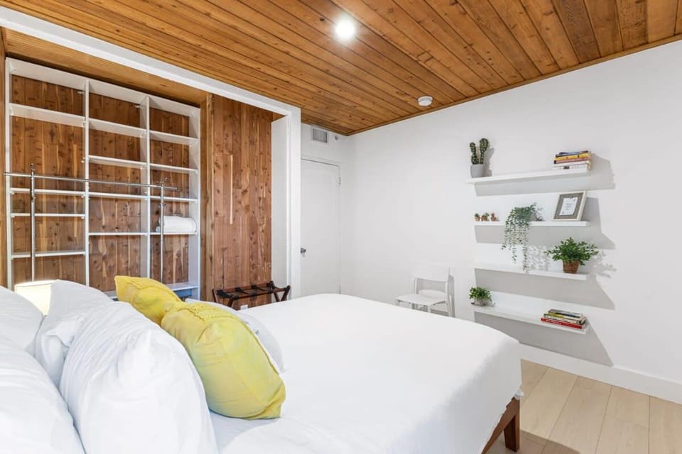 Welcoming Airbnb Walkig distance to Las Olas Blvd Apartment in Fort Lauderdale