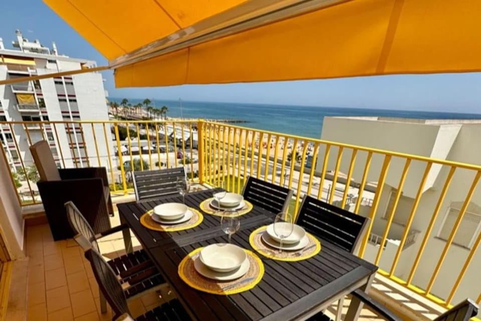 Natural landscape, Balcony/Terrace, Dining area, Sea view