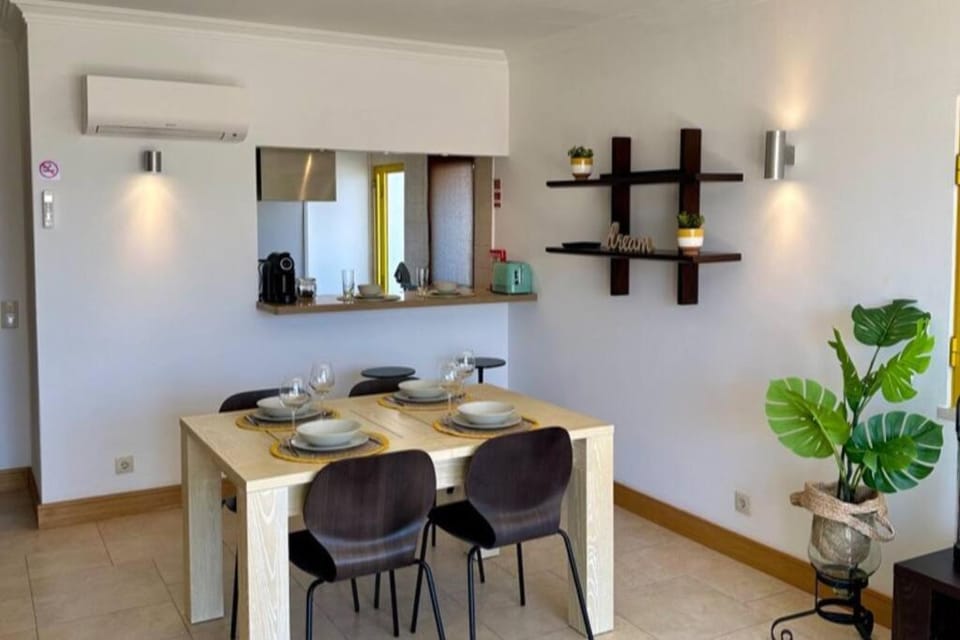 Coffee/tea facilities, Living room, Dining area