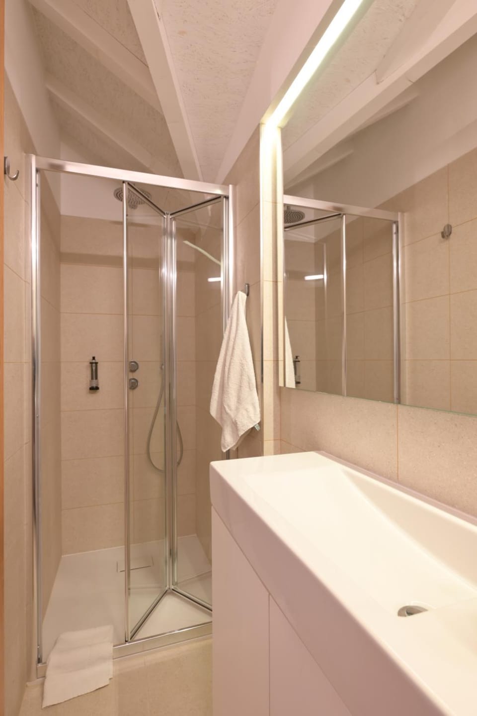 Shower, Bathroom, towels