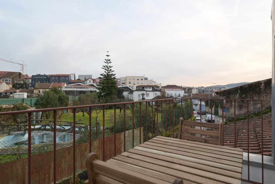 Property building, Day, Neighbourhood, Natural landscape, Balcony/Terrace, City view, Street view, Location
