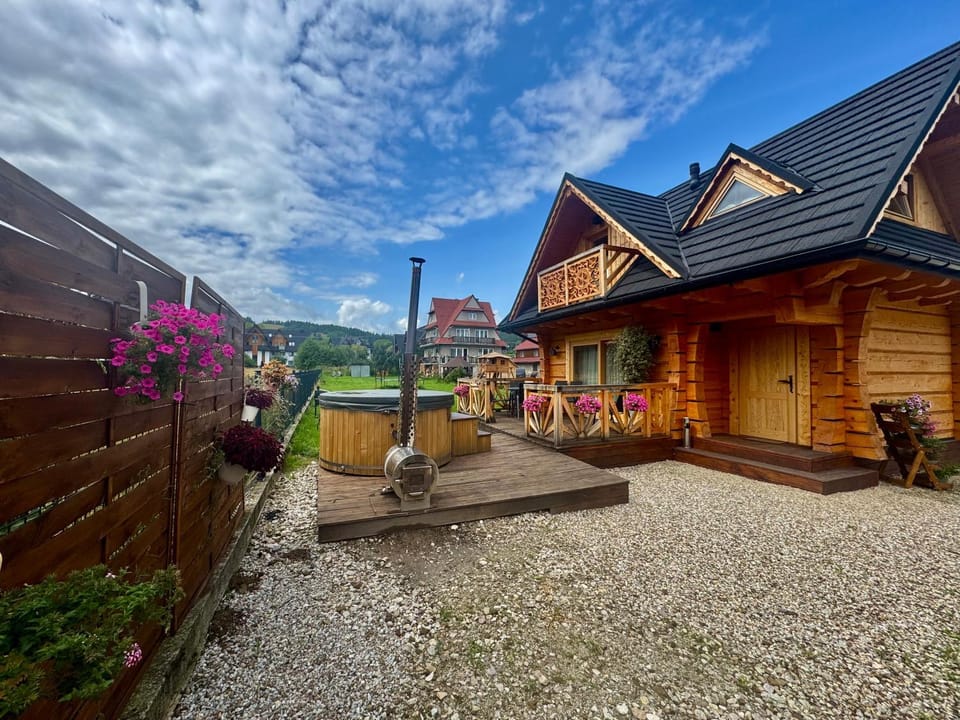Property building, Hot Tub, Hot Tub