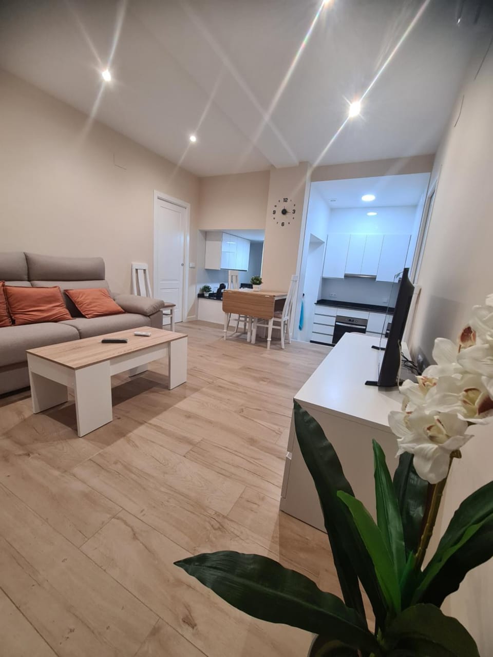 TV and multimedia, Living room, Photo of the whole room, Seating area