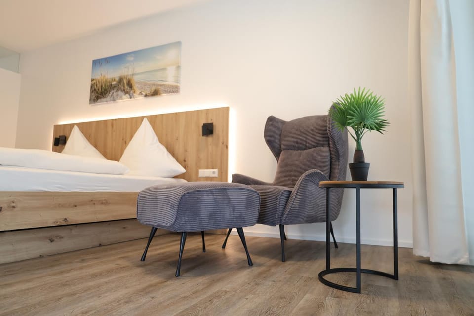 Bed, Photo of the whole room, Seating area, Bedroom, Text overlay