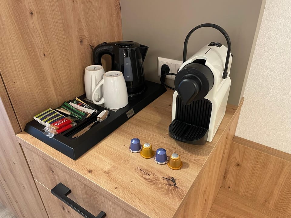 Coffee/tea facilities, Breakfast, minibar