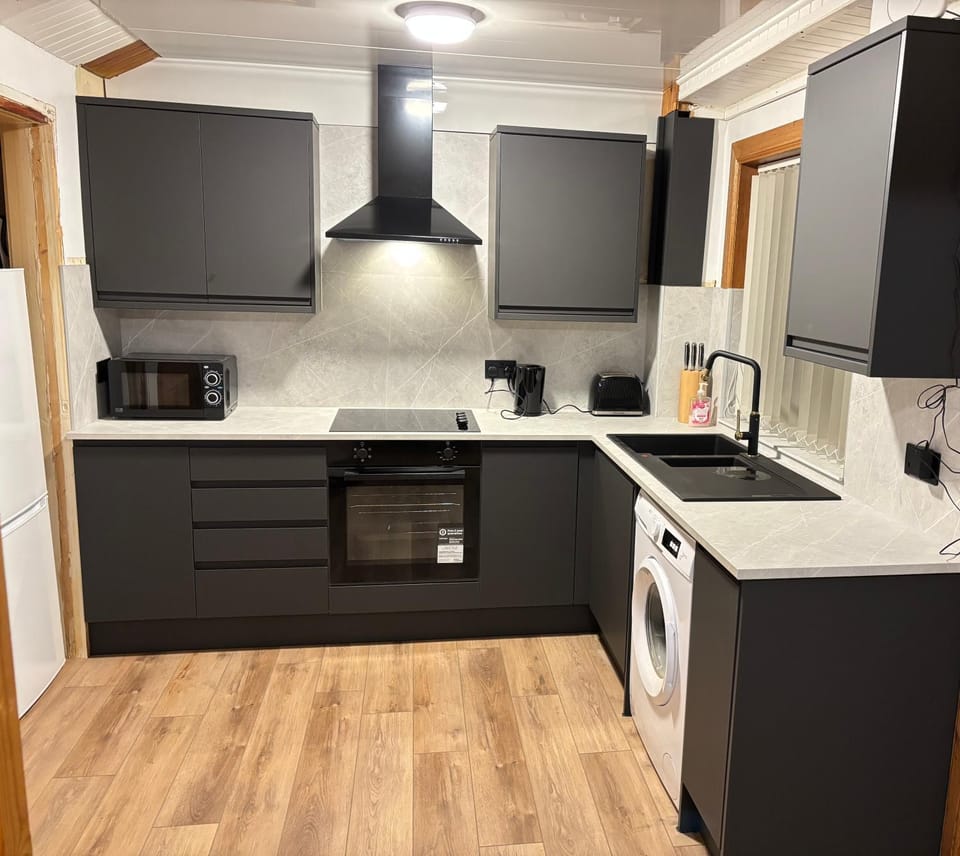 Coffee/tea facilities, Kitchen or kitchenette, oven, pet friendly, stove, toaster