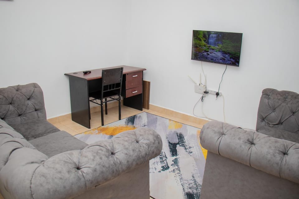 Communal lounge/ TV room, TV and multimedia, Living room, Seating area, Evening entertainment