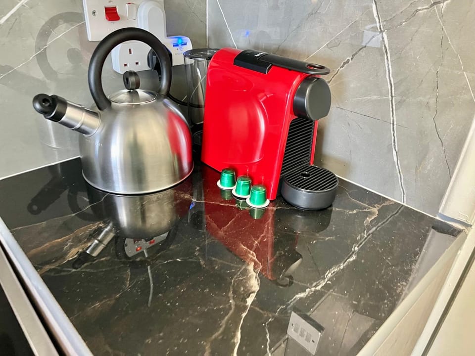 Coffee/tea facilities, Kitchen or kitchenette