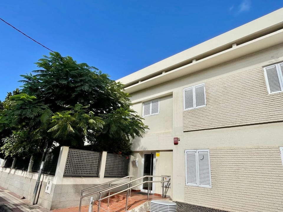 Property building, Facade/entrance, Off site