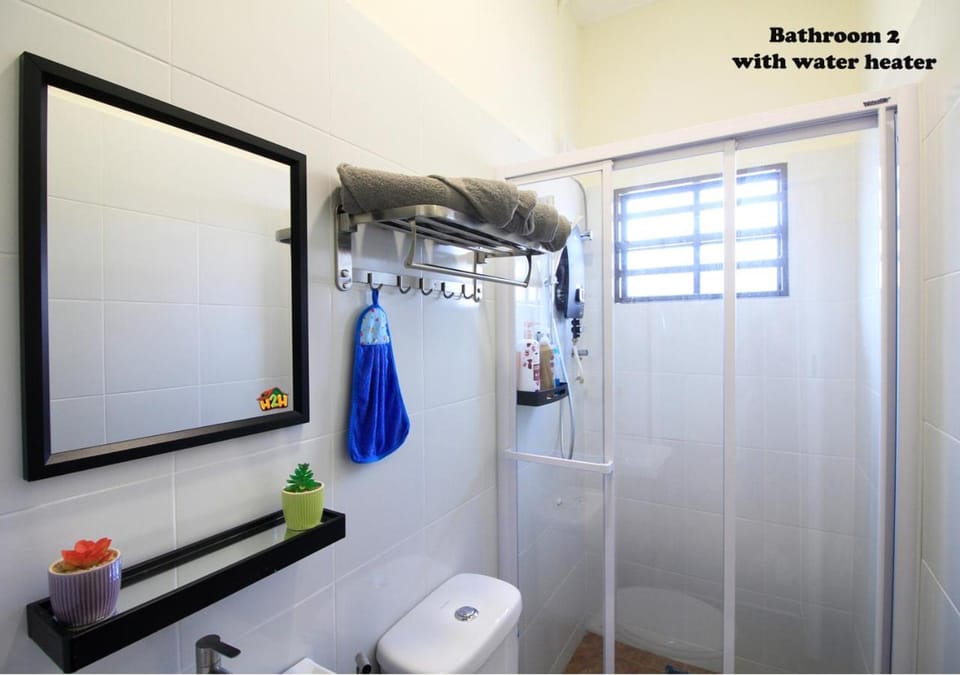 Toilet, Bathroom, towels