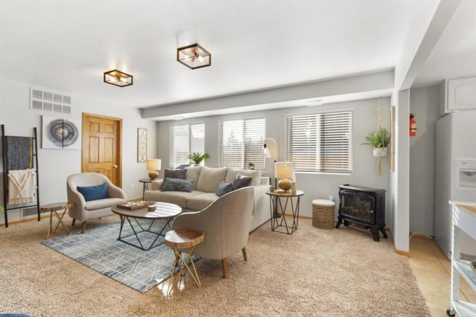Living room, Seating area