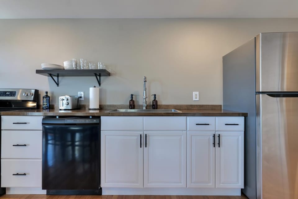 2BR Condo Downtown SWH w/ Ocean Views [Driftwood] Apartment in Southwest Harbor