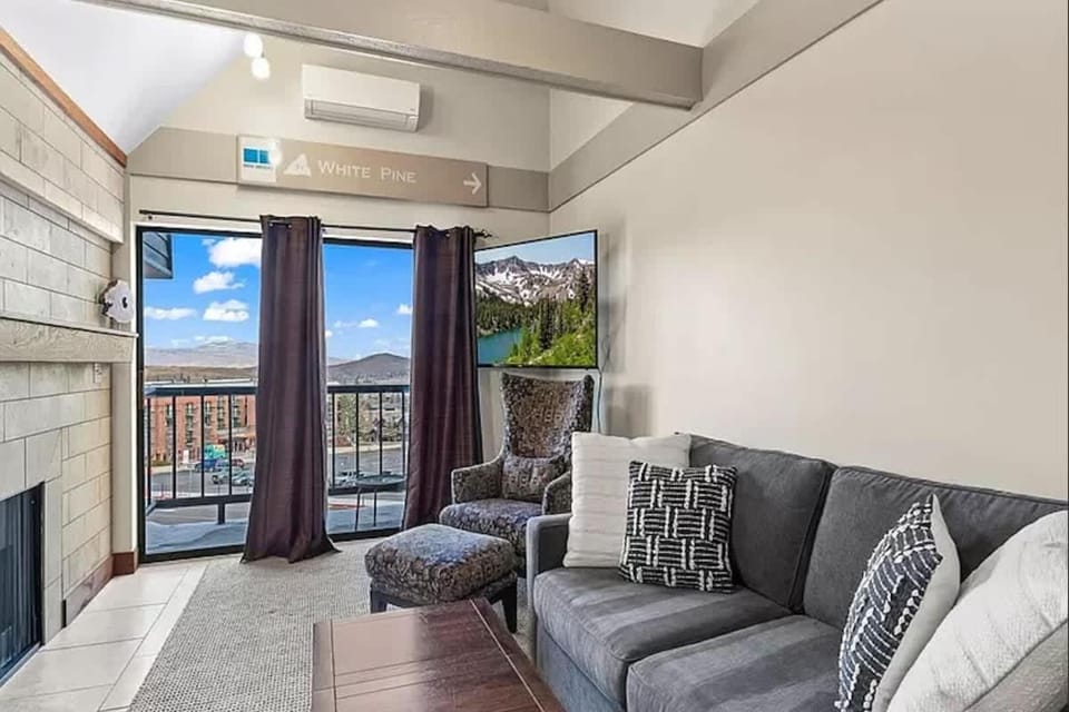 Slope-Side Serenity Ski-In Ski-Out Gem with Pool House in Park City