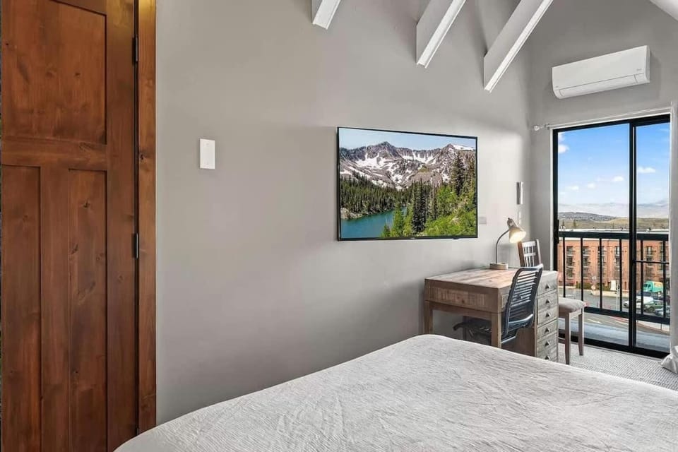 Slope-Side Serenity Ski-In Ski-Out Gem with Pool House in Park City