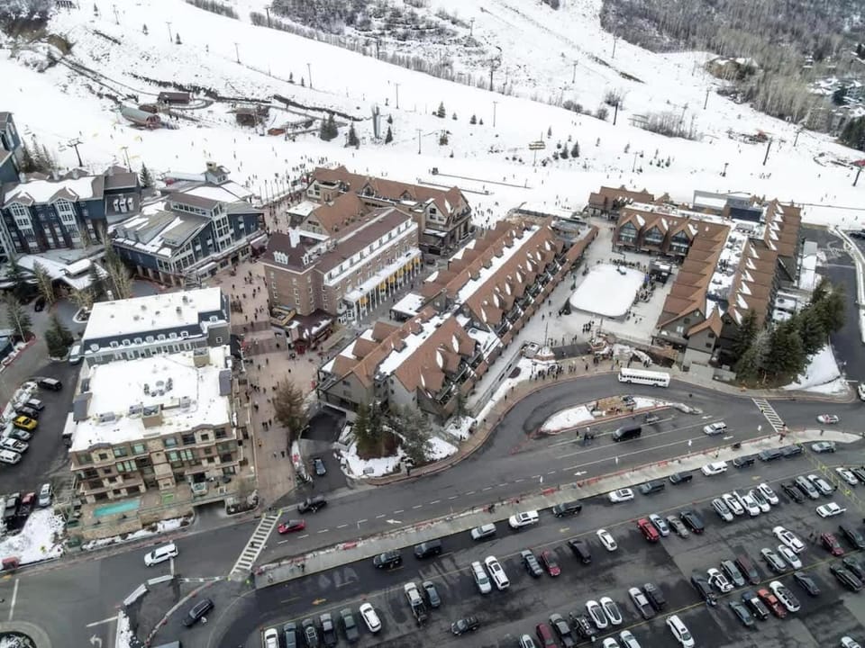 Alpine Haven Retreat Ski-In Ski-Out Oasis Pool House in Park City
